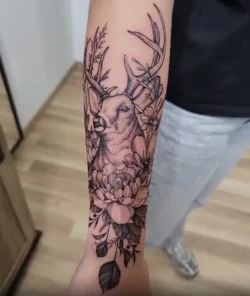 Tattoo florale MixTattooShop La Crau, Hyères (83)