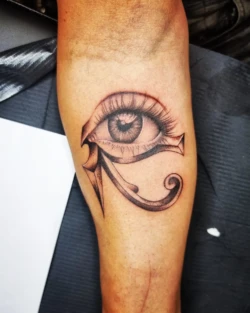 Tatouage Flash œil Toulon