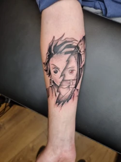 tatouage manga dotwork Hyères